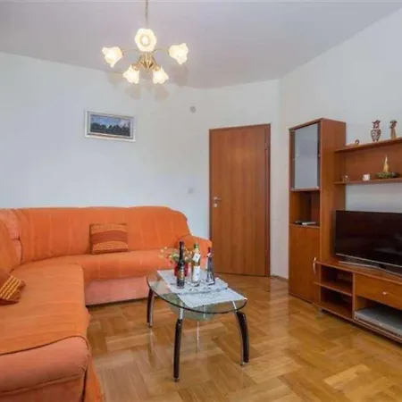 Apartment Mer